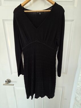 Jones Wear Dress Black V-Neck Long Sleeve Knit Dress
